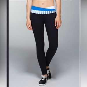Lululemon Astro Wunder Under
Black/Stripe Pipe Dream Blue/White